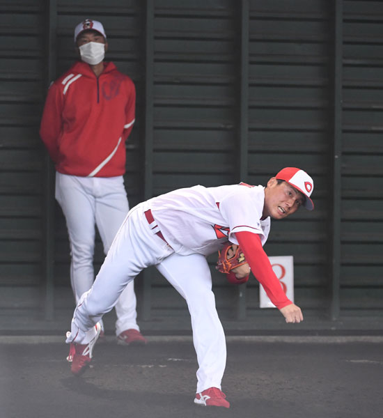 栗林が『永川フォーク』習得に挑戦