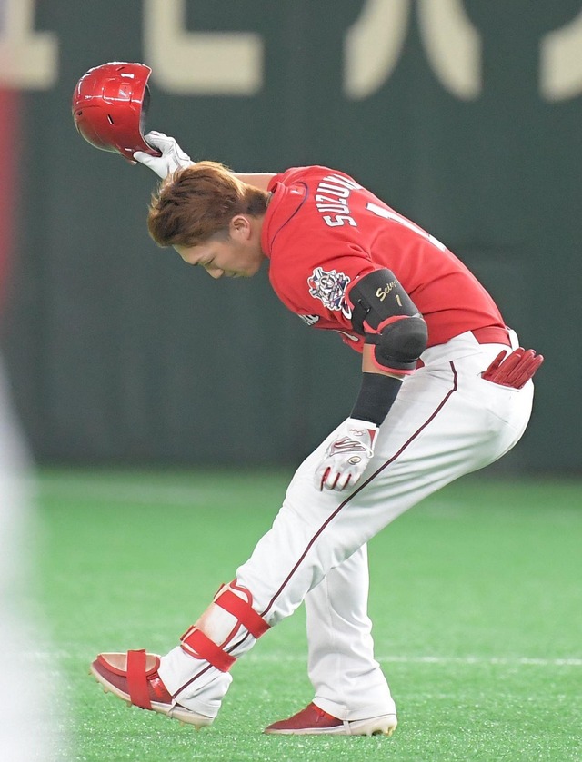 鈴木誠也ヘルメット