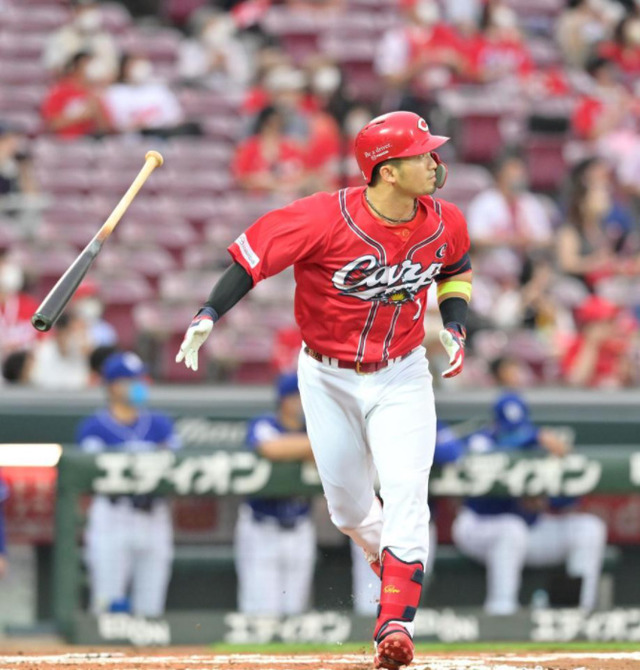 カープ鈴木誠也、中日小笠原から2発目24号ソロ