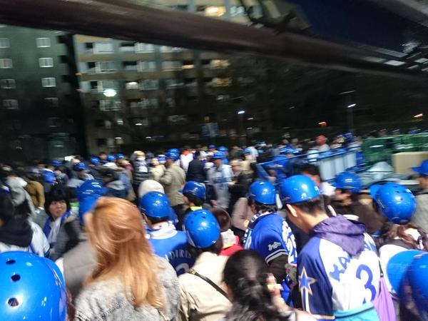 ハマスタ_ヘルメット_駅