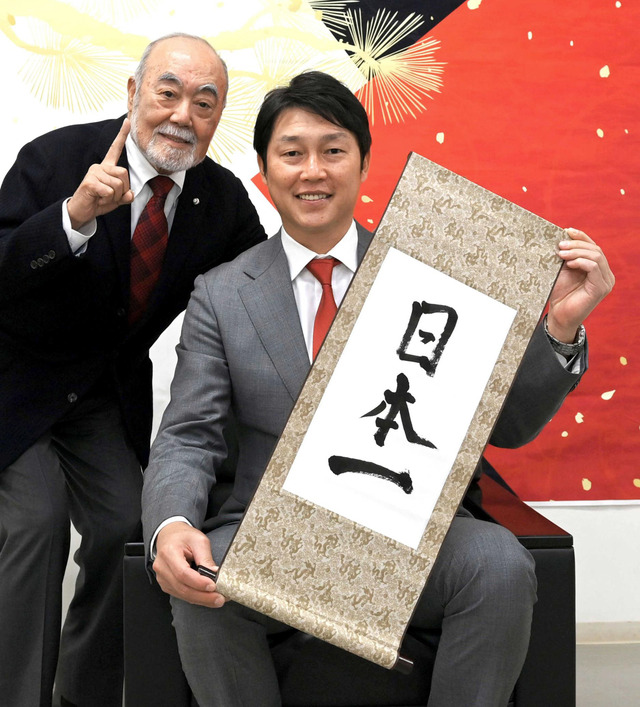 カープ新井監督、新春インタビュー2025年!「どんどん点を取る野球が理想」