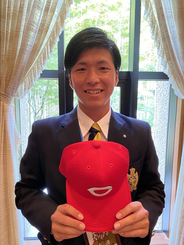 カープドラ1黒原拓未(関学大)に指名挨拶