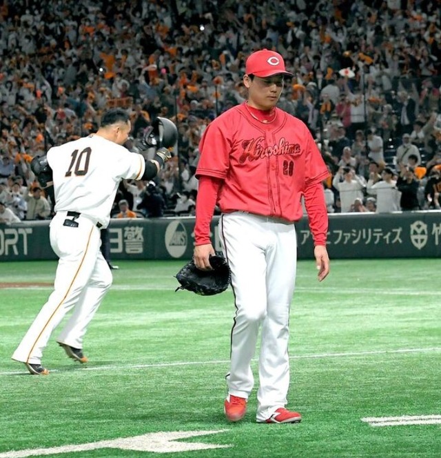 カープ栗林"悪夢"の逆転サヨナラ被弾。デビ初タイムリー！秋山猛打賞！上本2安打1打点！菊池好守！コル6回1失点も守護神打たれ先発初勝利ならず【広島3-4x巨人/試合結果】