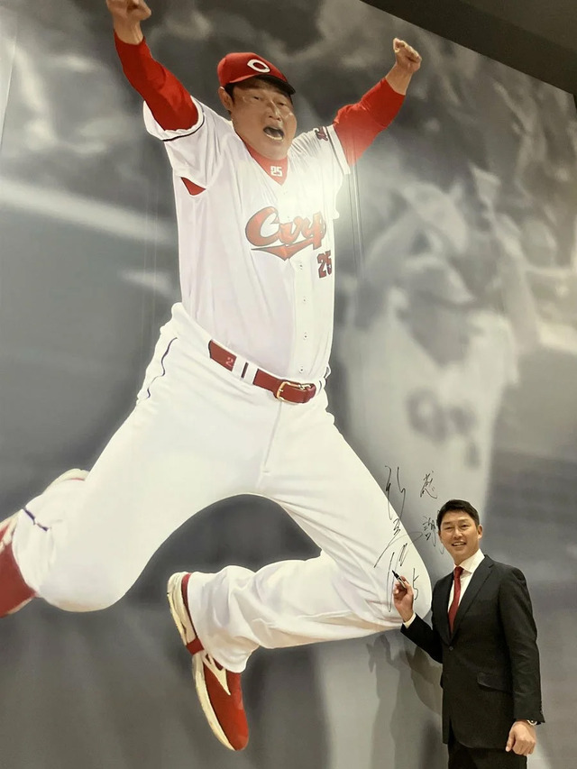 カープ新井監督に〝試練〟今季はド派手アクション「抑制」決意！実現性は…