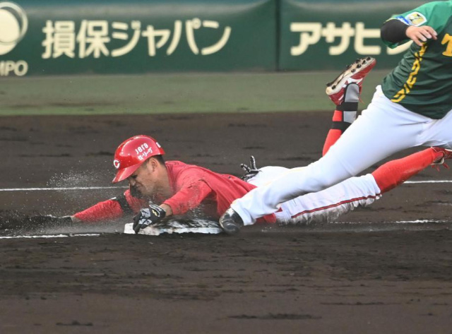 カープ矢野が阪神西からタイムリー内野安打！ヒットエンドラン成功！56イニングぶり適時打