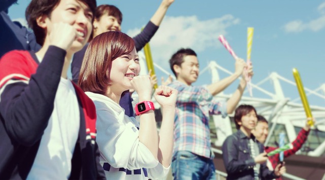 広島カープファン専用ウェアラブル端末「funband」 (2)