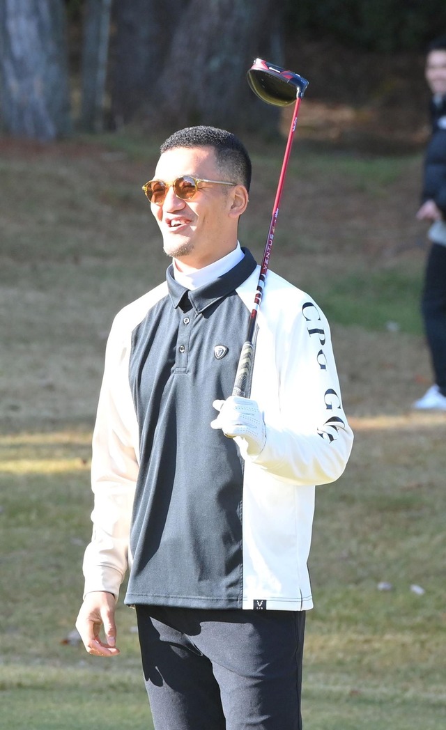 カープ選手会ゴルフ2024開催！矢野は『昭和のスター』風ファッション
