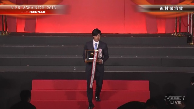 野村祐輔_沢村賞_受賞_02