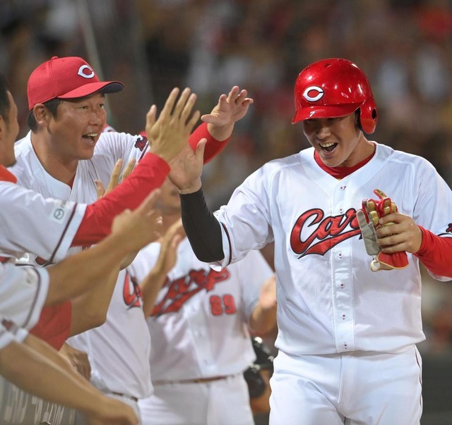 カープ新井監督、巨人＆阪神戦3勝3敗も「勝負はまだまだ先」