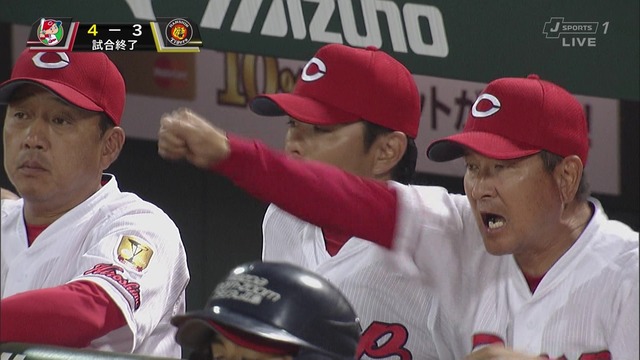 緒方監督守備妨害試合終了 (4)