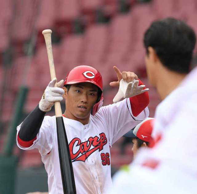 カープ中村奨成が『俊足巧打』にモデルチェンジ？紅白戦で逆方向へ軽打＆三盗