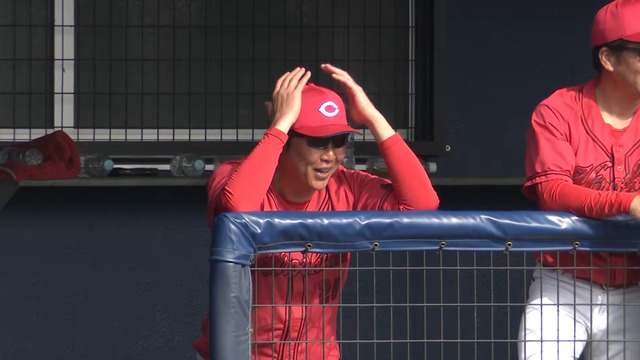 カープ新井監督辰見のホームランで笑う_02