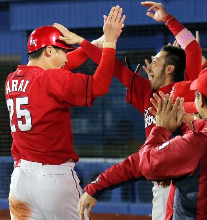 新井貴浩延長12回決勝打
