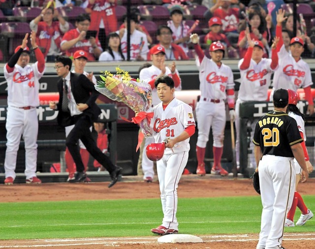 カープ石原慶幸1000安打達成