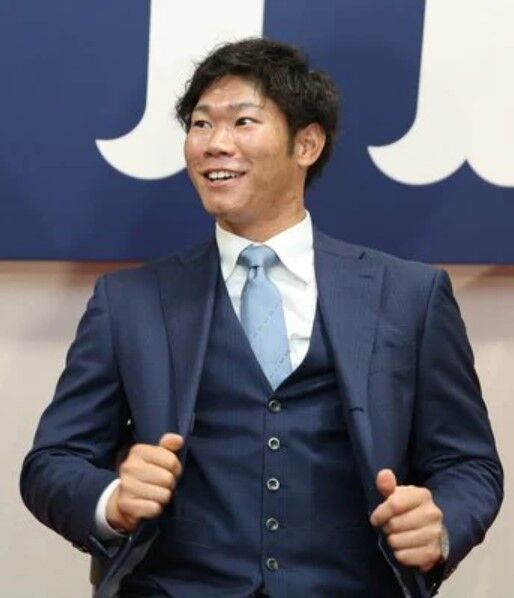 カープ選手一同皆揃って何故か契約更改で文句を言わない