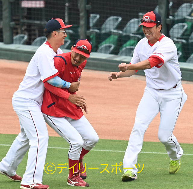 カープ矢野、野間＆西川に虫でイジメられるｗｗｗ