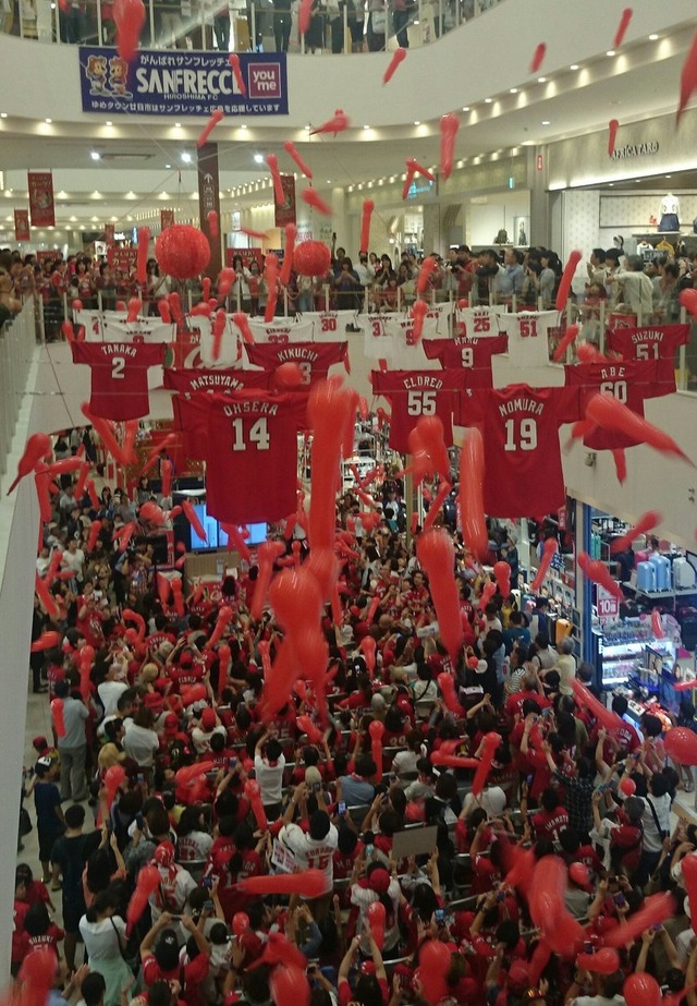 カープ優勝ゆめタウンジェット風船