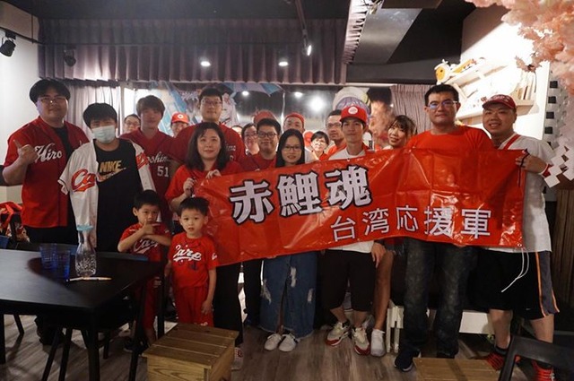 台湾のカープファンが広島巨人戦のパブリックビューイングを開催 (1)