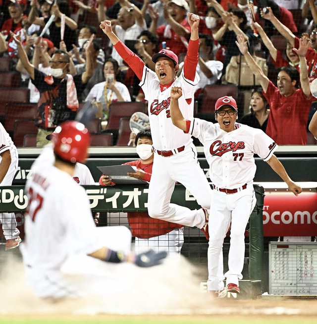 カープ秋山が新井監督の川柳「名俳優、ナチュラルボーンか?作戦か?」ラジオでマエケンと“新井さん談義”