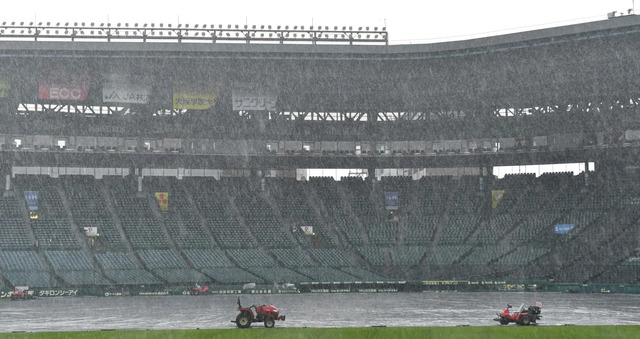 CS広島阪神戦の甲子園に大雨←今季カープは雨が降ると強い