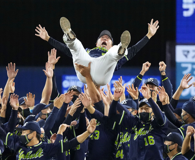 カープファン「ヤクルト優勝おめでとう！」