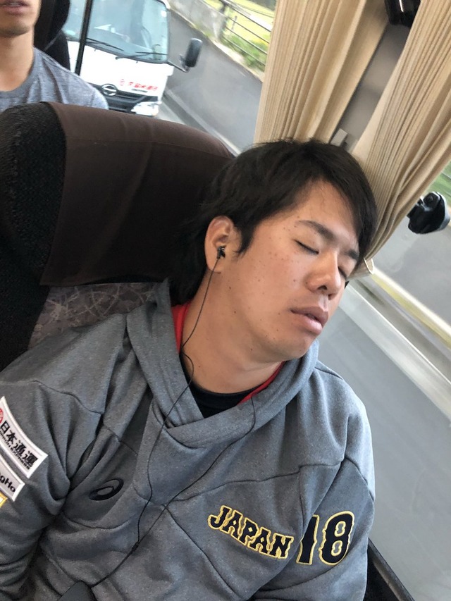 侍ジャパン_寝顔_04
