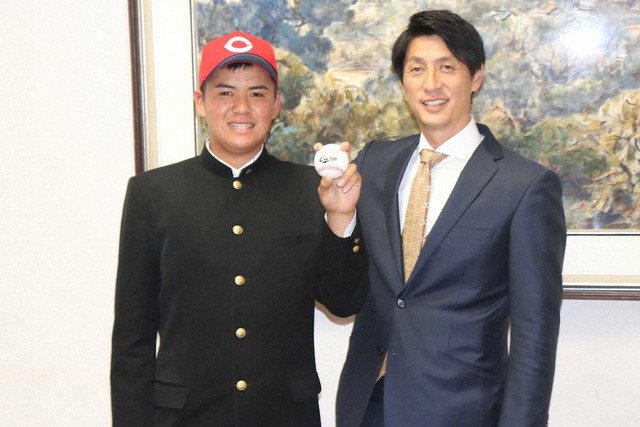 カープ育成ドラ1新家颯に指名挨拶!“気持ち悪い”縦スラ