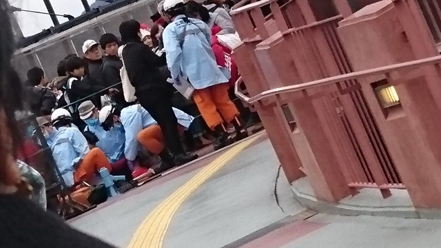 カープファン感デー2016行列_04