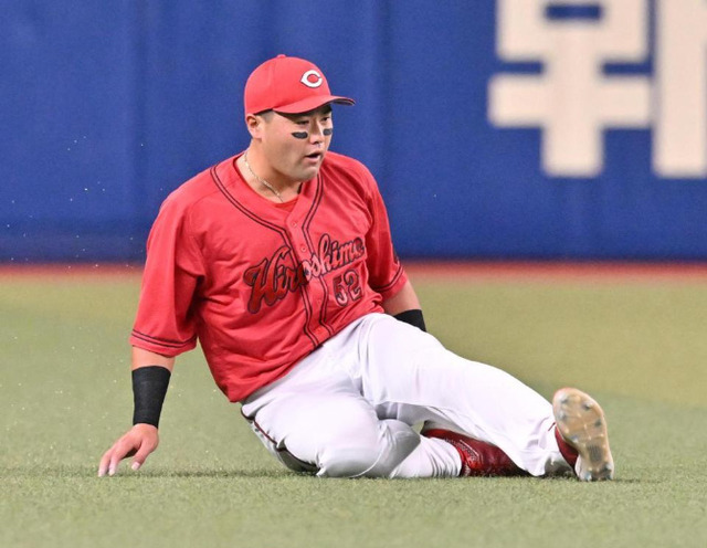 カープ末包、6号先制2ラン!→守備で足を負傷し上本と交代