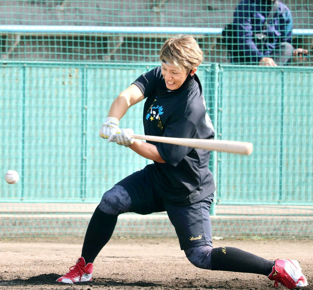 カープ西川龍馬日ハム近藤合同自主トレ