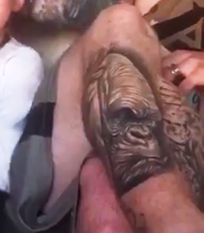 プライディーの足のタトゥー_ゴリラ