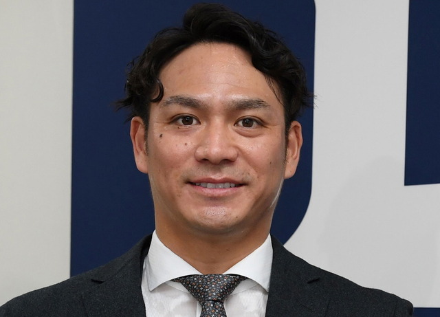 カープ田中広輔“大減俸”40％減の年俸3000万円で契約更改「文句を言われないぐらい打ちたい」