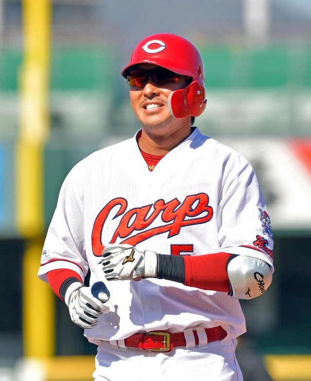 カープ長野久義、4番で猛打賞！「何もないです」とニヤリ