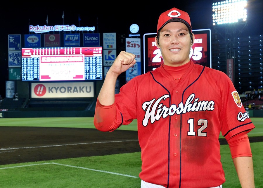 広島東洋カープまとめブログ | かーぷぶーんカープ九里亜蓮の初完封のウイニングボール、客席へ消える。西川龍馬「僕は知らないです!」【祝勝会】コメントコメントする