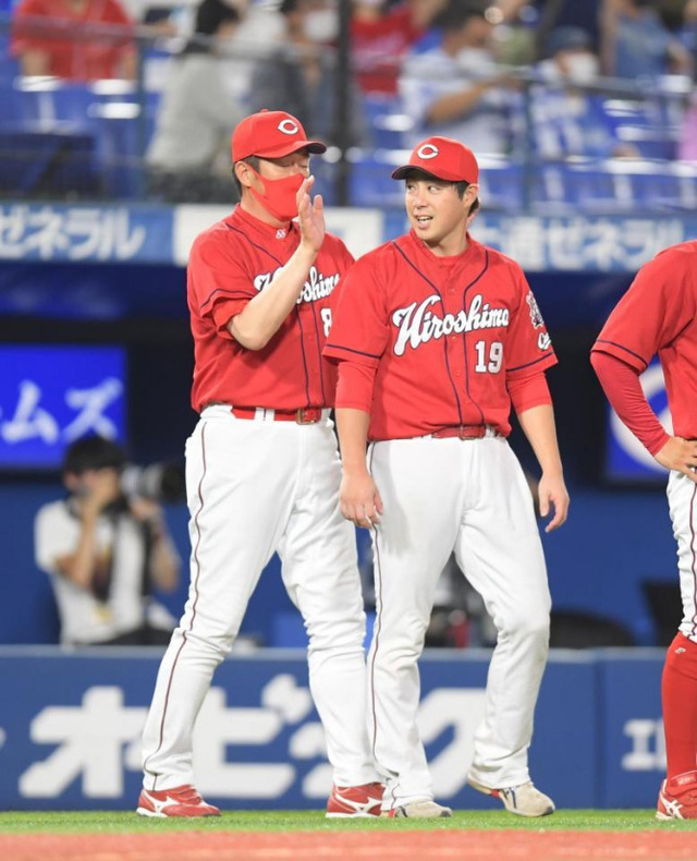 カープ佐々岡監督の誕生日にウイニングボールをプレゼント