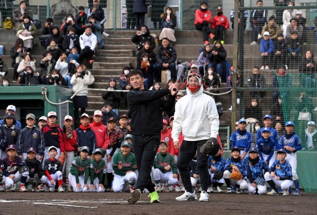 カープ中村奨成上本野村巨人小林広陵野球教室 (1)