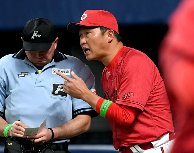 カープ新井監督、左投手に弱いのは「過剰に意識する必要はない」【監督談話】