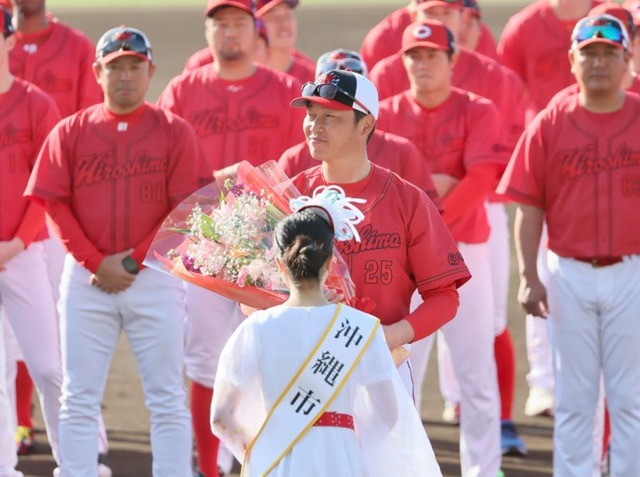 カープ新井監督、叩かれる気配０