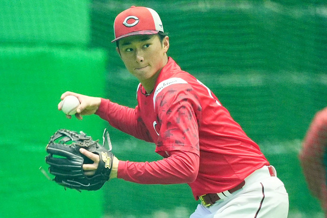 カープ新井監督、OP戦でドラ1佐々木泰の1軍昇格を明言