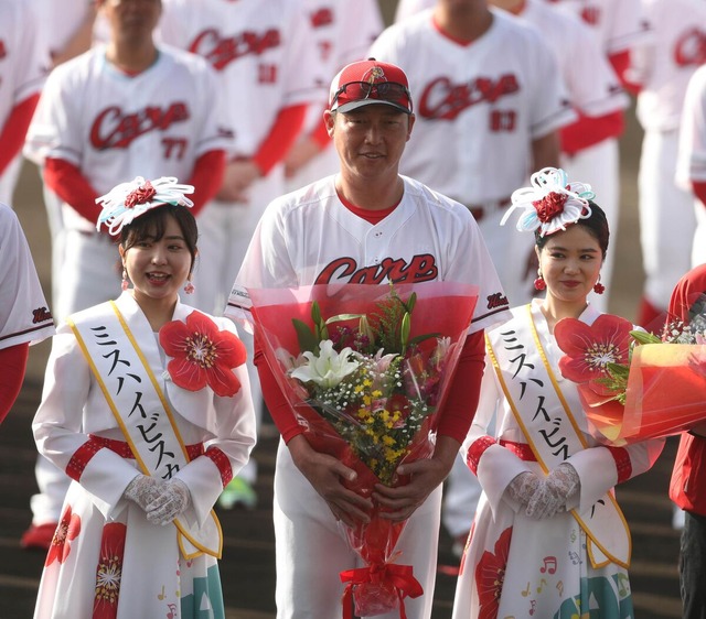 カープ新井監督「“リスク上等”でガンガン引っかき回して」