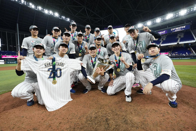 侍ジャパン高橋宏斗「栗林さ～ん！やったよ～」