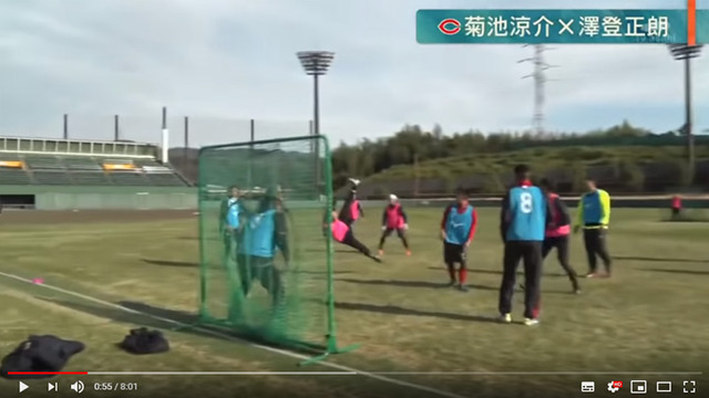 菊池涼介_オーバーヘッドキック_03