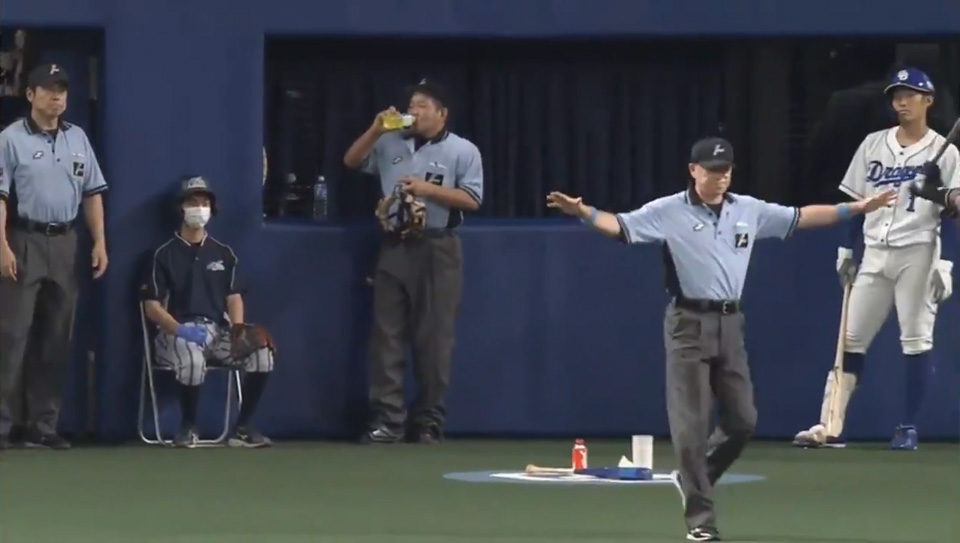 カープ鈴木誠也のレーザービーム リクエスト 審判がお茶を飲みドリンクタイムｗｗｗｗ 広島東洋カープアンテナ