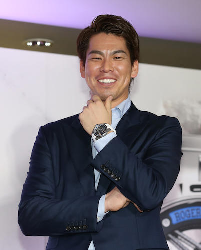 前田健太_ロジェ・デュブイ_腕時計_02