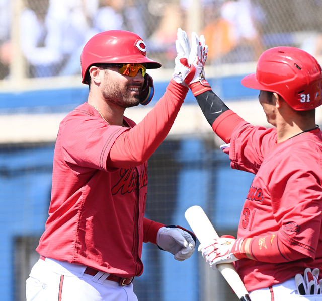 カープ・マクブルーム決勝3ラン！羽月上本大盛で3盗塁！遠藤＆森3回0封！新井監督対外試合初勝利！【広島3-1DeNA/練習試合結果】