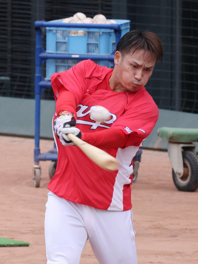 カープ田中広輔、小園にショート奪われ危機感