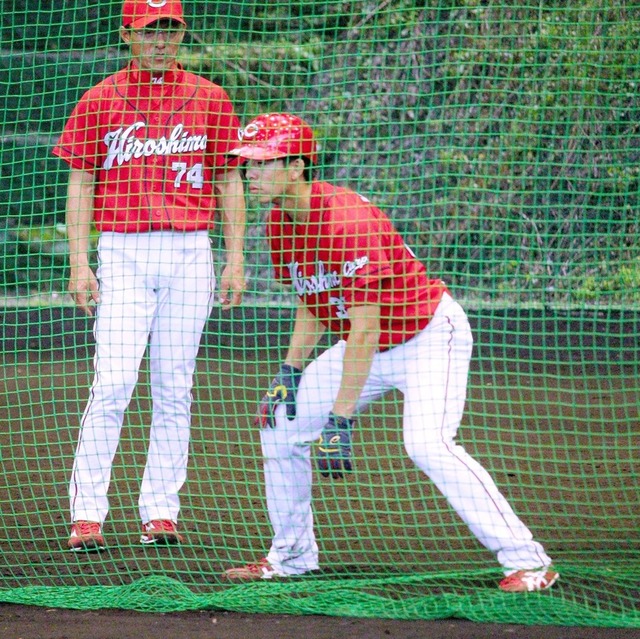 野間河田コーチ盗塁