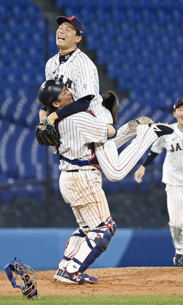 栗林良吏佐藤輝明新人王争い侍ジャパン