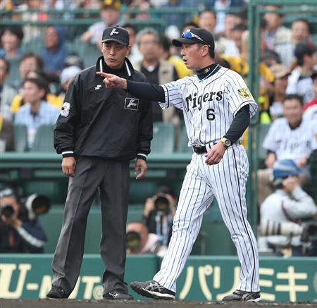 金本監督誤審抗議