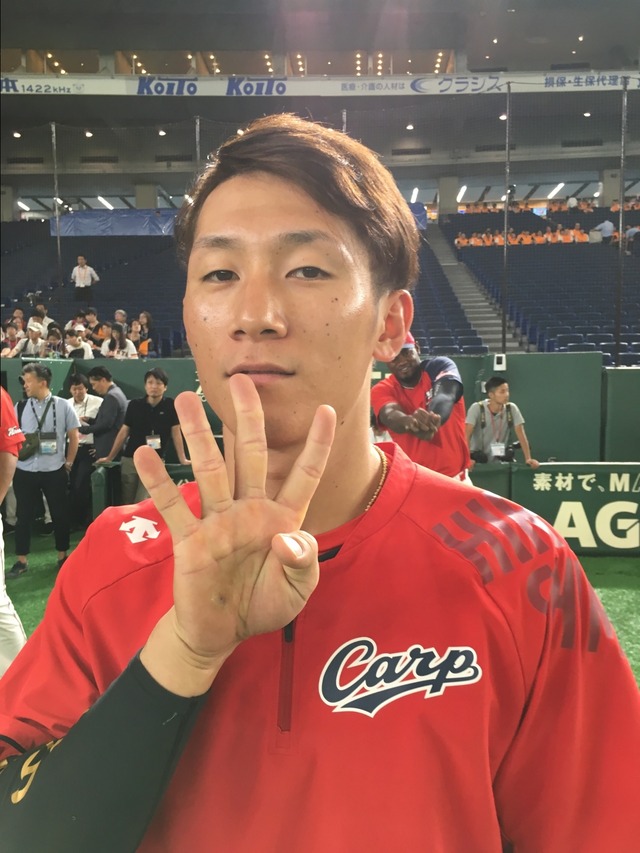 カープ西川龍馬、巨人戸郷から1号特大ホームラン